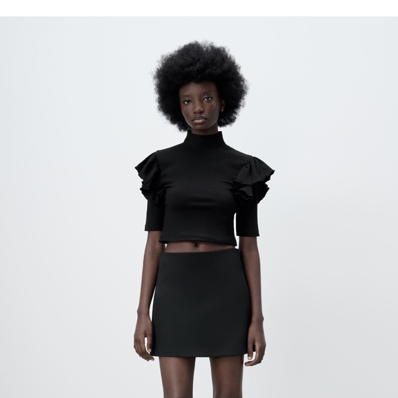 4 shirts with cutouts/frills - Picture 2 of 4